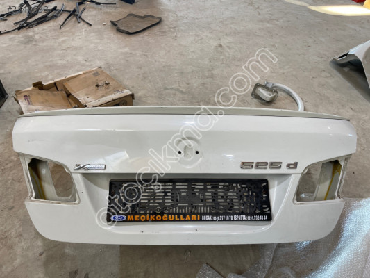 BMW 5 SERİSİ F10  BAGAJ KAPAĞI