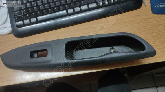 HYUNDAİ ACCENT ERA SAG ON KAPI CAM DÜĞME PLASTİGİ 82720-1E010