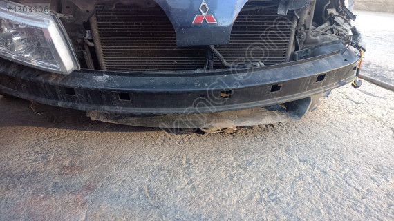 mitsubishi carisma ön tampon demiri