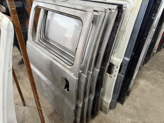 HYUNDAİ STAREX ÇIKMA ORJİNAL SAĞ SÜRGÜLÜ KAPI KD