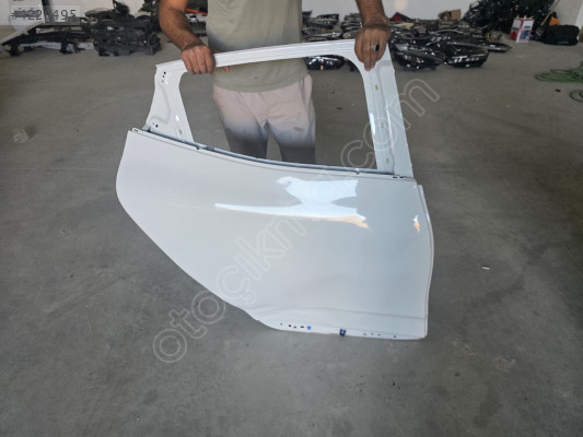 2020/2025 RENAULT CLİO 5 BEYAZ SAĞ ARKA KAPI ORJINAL LOKALLİK