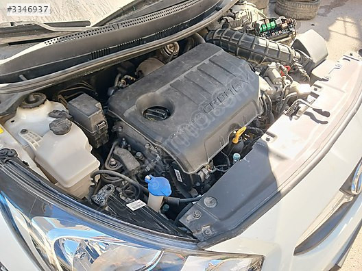 HYUNDAİ ACCENT BLUE SİLECEK SU BİDONU SÖKME