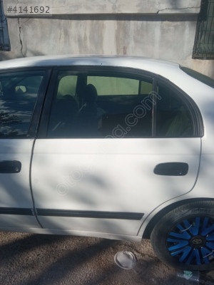 Toyota Carina sol arka kapı