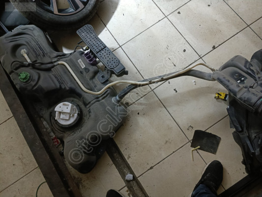 Corsa f 2023 model benzin deposu dolu