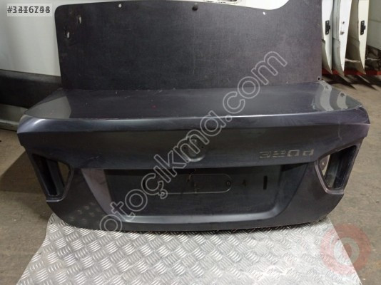 BMW 320 bagaj kapağı temiz