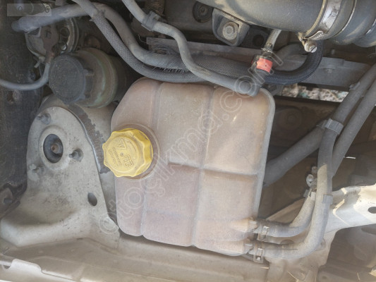 FORD CONNECT YEDEK SU BİDONU ÇIKMA