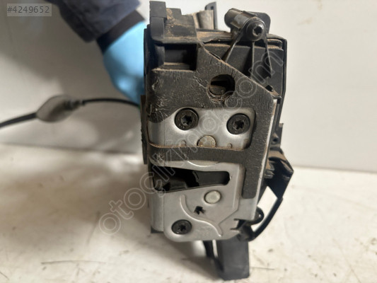 FORD FİESTA SAĞ ARKA KAPI KİLİDİ