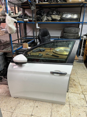 FİAT EGEA HATASIZ ORJ ÇIKMA BOYASIZ SOL ÖN KAPI