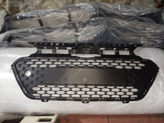 Hyundai İ20 tampon ızgarası (orta) 15-17