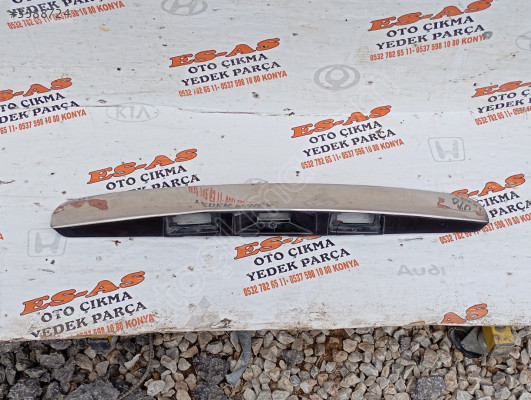 Nissan Qashqai j10 2007 2013 bagaj kapağı çıtası kamera deliksiz