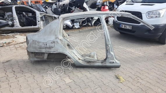 RENAULT CLİO 2002-06  SAĞ ARKA ÇAMURLUK+SAĞ DUVAR SACI