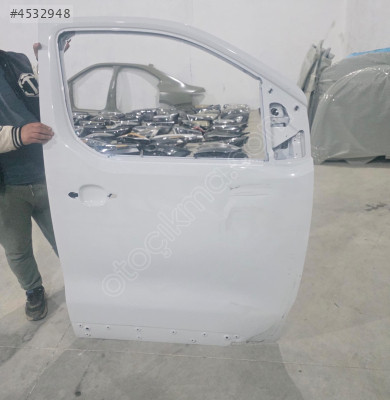 PEUGEOT EXPERT BEYAZ SAĞ ÖN KAPI ORJINAL GÖÇÜKLÜK