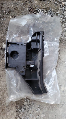 2023-25 FORD FOCUS TAMPON BRAKETİ ARKA SIFIR İTHAL