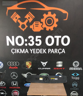 83A807081 AUDİ Q3 PANEL ÜST PLASTİK