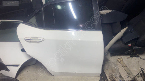 Toyota Corolla Sağ Arka Kapı Beyaz Hatasız Çıkma 2013 2018