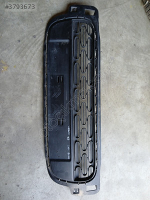 Citroen c3 çıkma ön tampon ızgarası