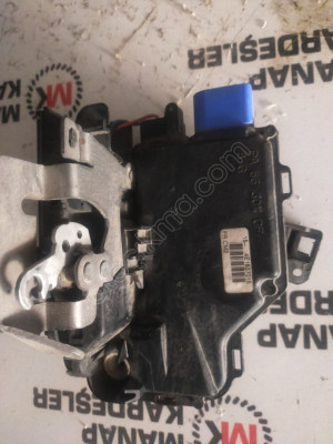 AUDİ A3 KAPI KİLİDİ ÖN SOL 4E1837015