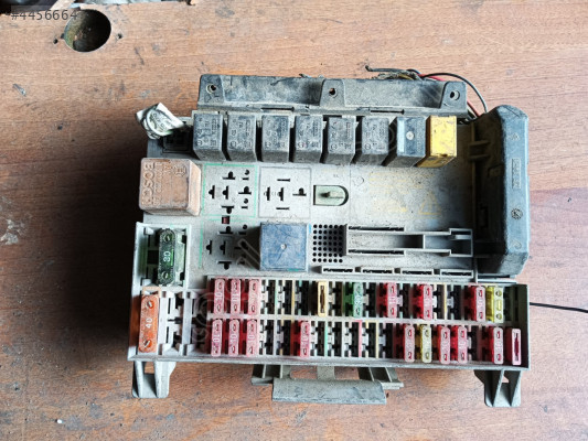 Opel Vectra B sigorta kutusu