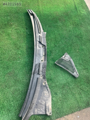 VOLKSWAGEN TOUAREG ÖN CAM IZGARASI