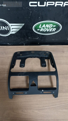 1K0819743 VW JETTA  GOLF IZGARA ÇERÇEVESİ