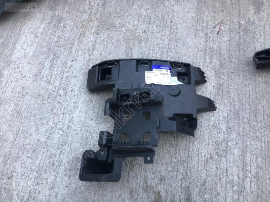 VOLVO S60 MK2 SOL ARKA TAMPON BRAKETİ 3132383750