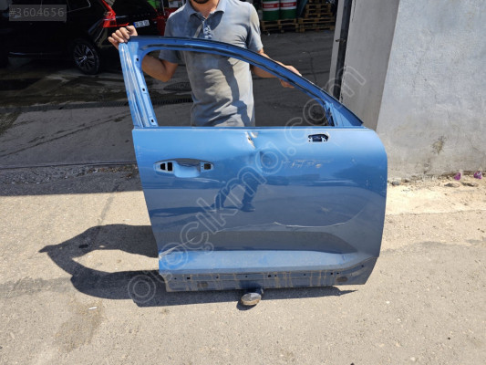 VOLVO XC40 MAVİ SAĞ ÖN KAPI ORJINAL GÖÇÜKLÜK