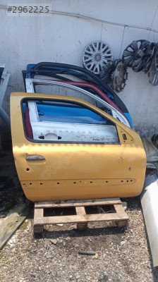 Renault Clio tek kapili sağ ön kapı yedek parça