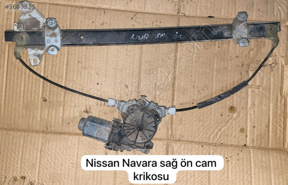 NİSSAN NAVARA SAĞ ÖN CAM KRİKOSU  (XS2104S25)