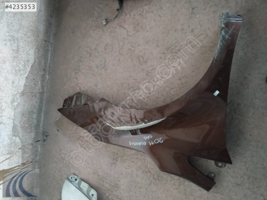 TOYOTA AVENSIS 2012 ÇIKMA HAFİF HASARLI SAĞ ÖN ÇAMURLUK