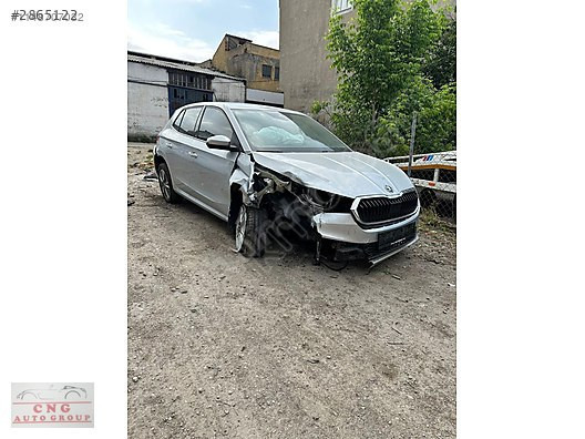 Skoda Fabia 2023 sağ ön kapi dolu