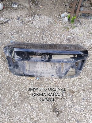 BMW E90 ÇIKMA ORJİNAL BAGAJ KAPAĞI