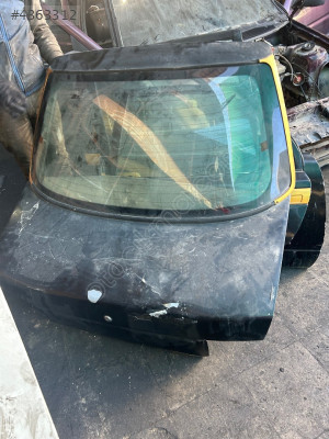 Daihatsu Applause bagaj kapağı