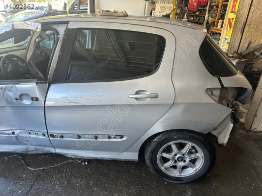 Peugeot 308 sol arka Çamurluk