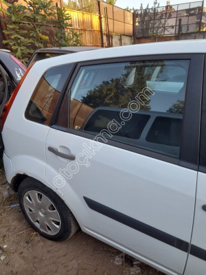 Ford fiesta sağ arka kapı çıkma dolu hatasız tüm parçalar