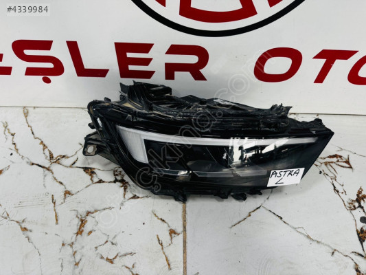 Opel Astra L sağ ön Led far