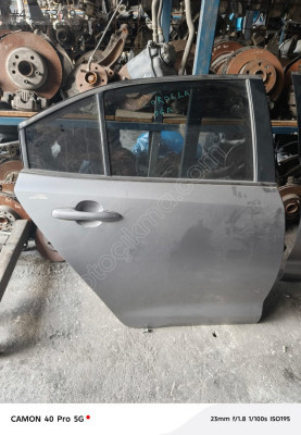 TOYOTA COROLLA SAĞ ARKA KAPI OTO FEDAİ