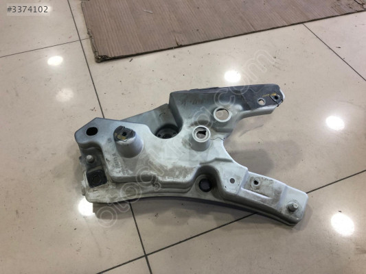 VOLVO XC60 SOL ÖN ÇAMURLUK BRAKETİ 31424578