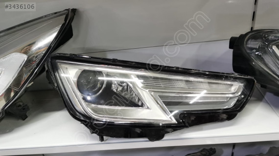 AUDİ A4 ÇIKMA SAĞ FAR