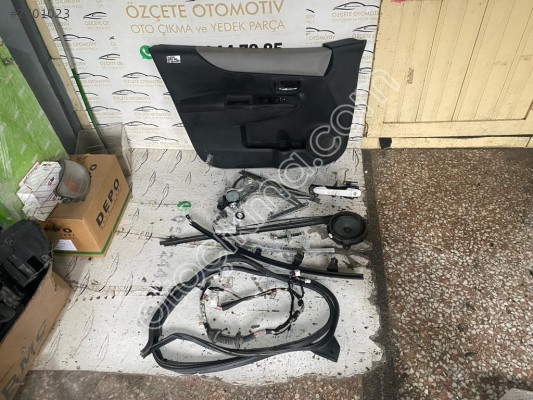 TOYOTA YARİS SOL ÖN KAPI DIŞ CAM SIYIRICI FİTİLİ 2012-2016