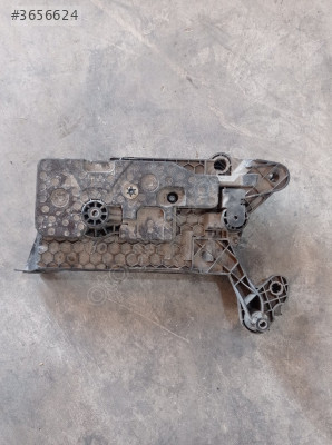 VW GOLF AKÜ YERİ  AKÜ BRAKETİ 5q0915321j