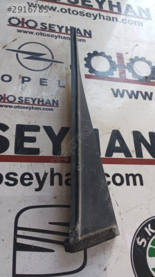 67615-0D180 Toyota Yaris 2015 ön sağ kapı üçgen kaplama