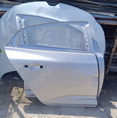 RENAULT MEGAN 4 GRİ SAĞ ARKA KAPI ORJINAL BOYASIZ