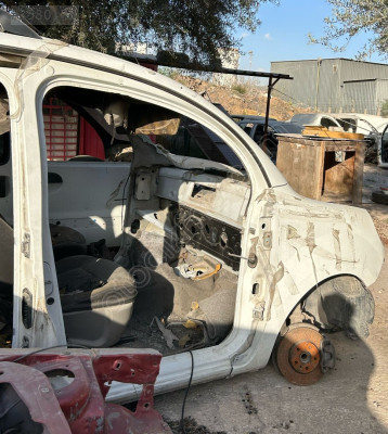 RENAULT KANGOO SAĞ ÖN ÇAMURLUK ÖN ÇEYREK