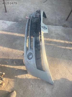 Renault Clio 2 ön tampon dolu