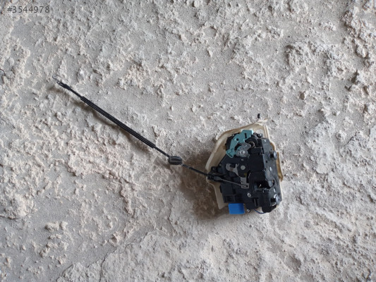 Volkswagen Jetta 5 06-10 Ön Sağ Kapı Kilidi Orijinal Çıkma Sağlam