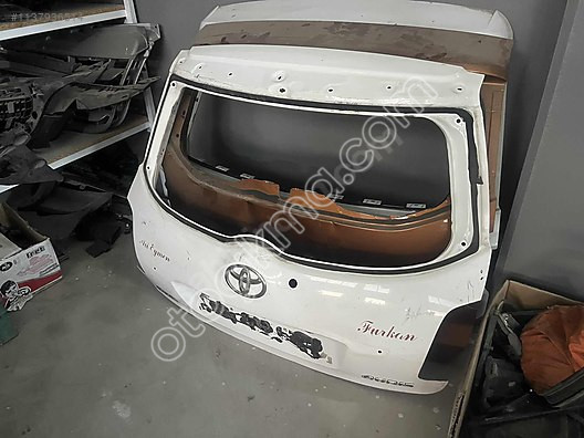 Toyota auris bagaj orjinal Çıkma