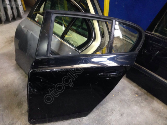 BMW 116 118 120 E87 SOL ARKA KAPI DOLU