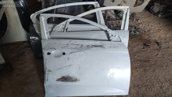 Renault Megane 2015 model sağ ön kapı