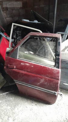 Ford escort 1996 model sağ arka kapısı dolu
