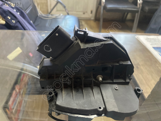 Ford Fiesta sol ön kapı kilidi